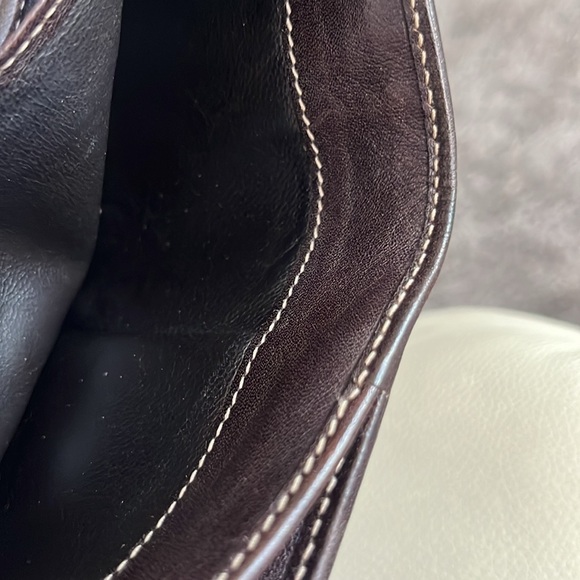 Gucci canvas with leather and great stitching! Very nice condition. Snappy! - Picture 10 of 15